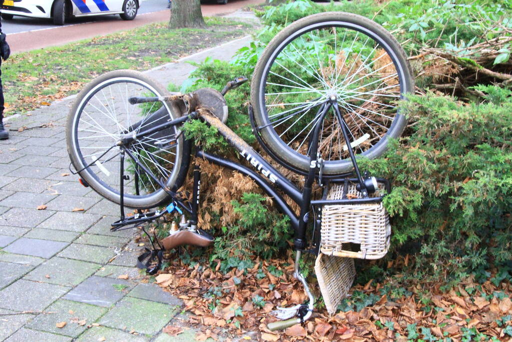 Fietser gewond bij aanrijding met bestelbus