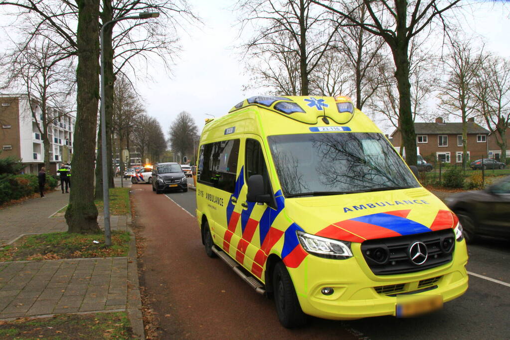 Fietser gewond bij aanrijding met bestelbus