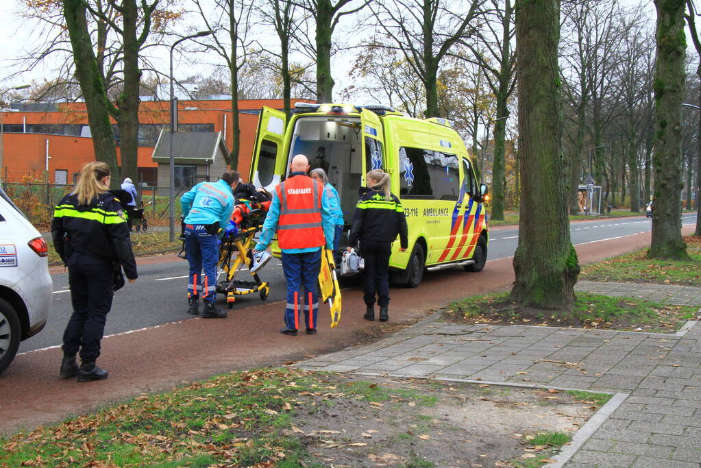 Fietser gewond bij aanrijding met bestelbus