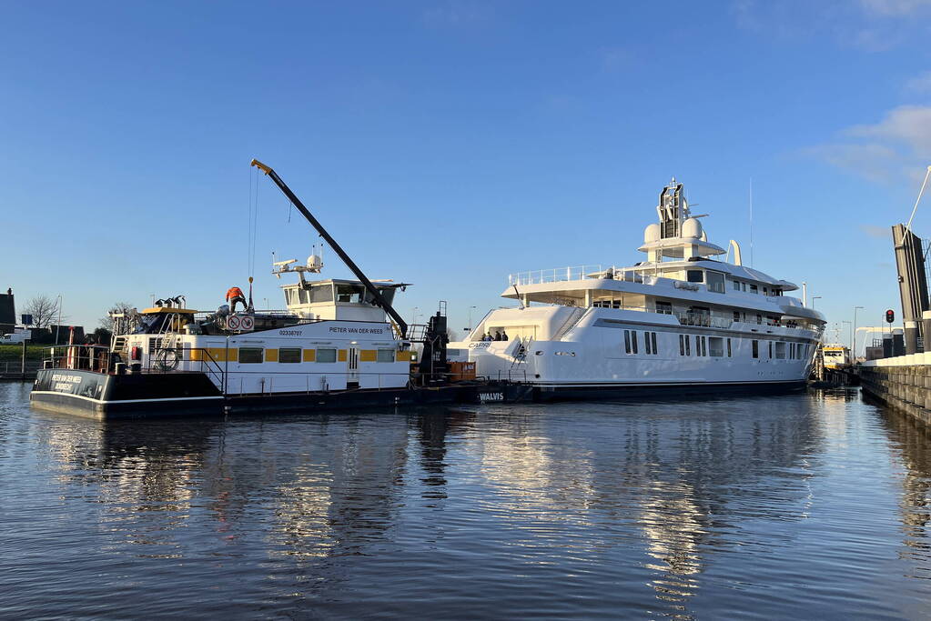 Mega jacht 'Capri' opweg naar afbouw