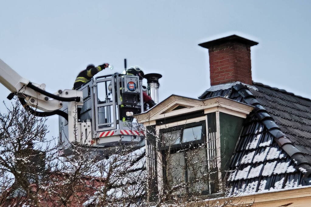 Schoorsteenbrand snel onder controle