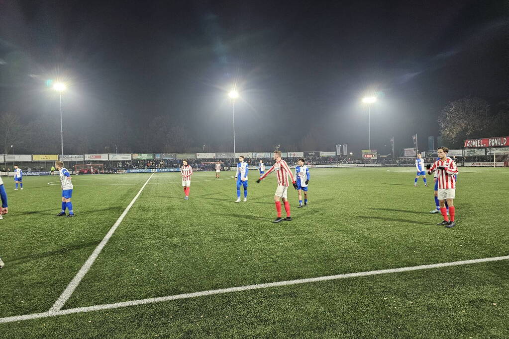 Sfeeractie bij druk bezochte dorpsderby