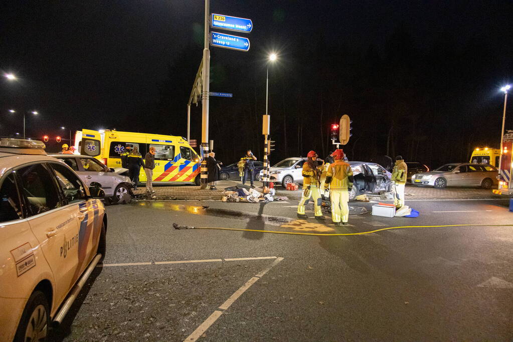 Inzittende bekneld bij verkeersongeval