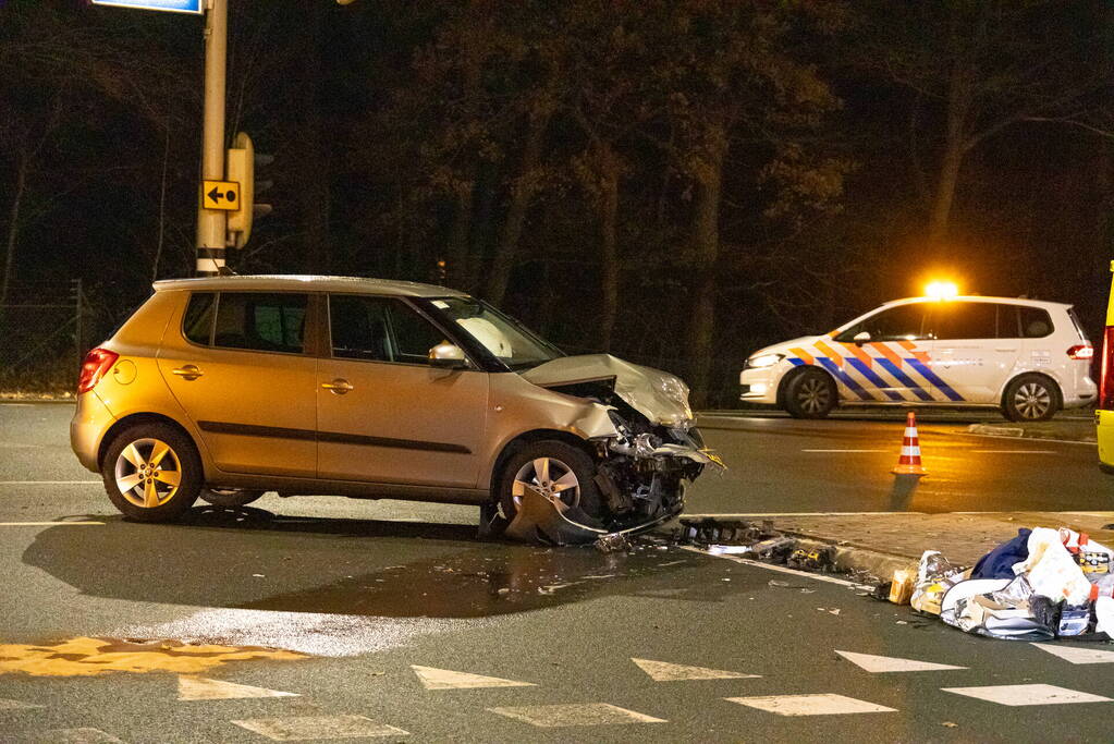 Inzittende bekneld bij verkeersongeval