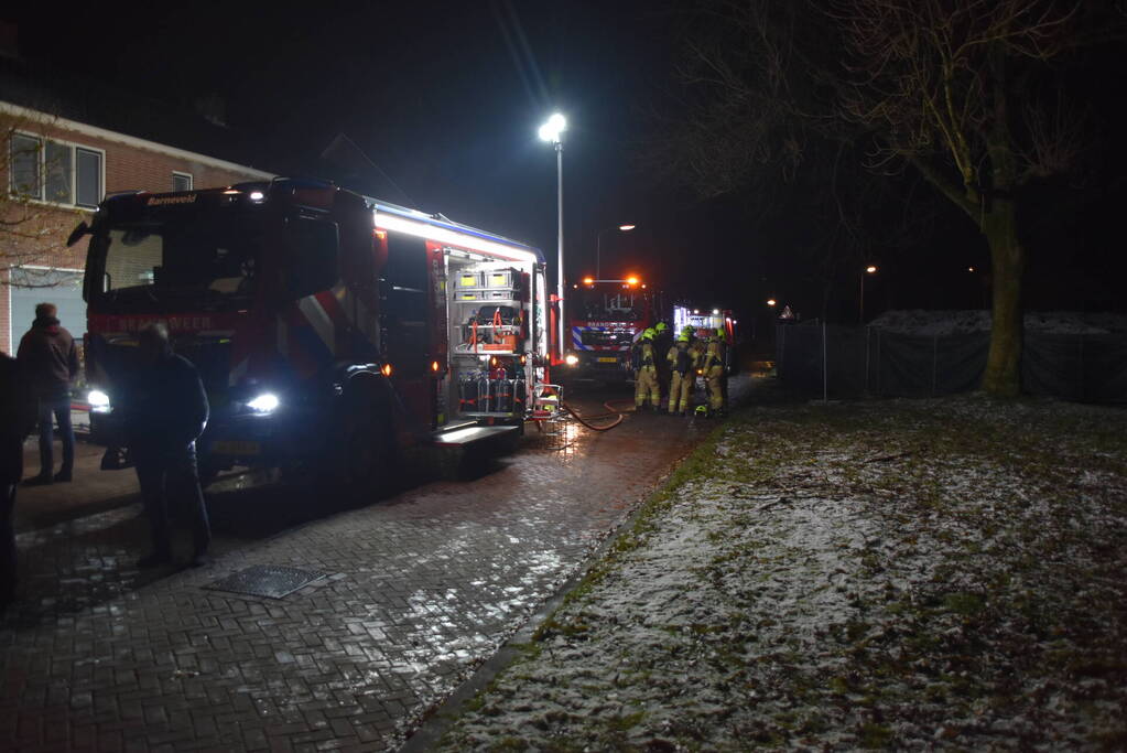 Veel schade na brand onder carport