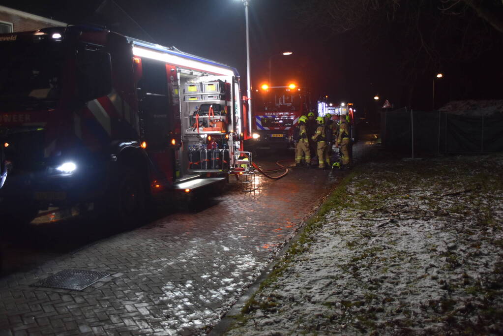 Veel schade na brand onder carport