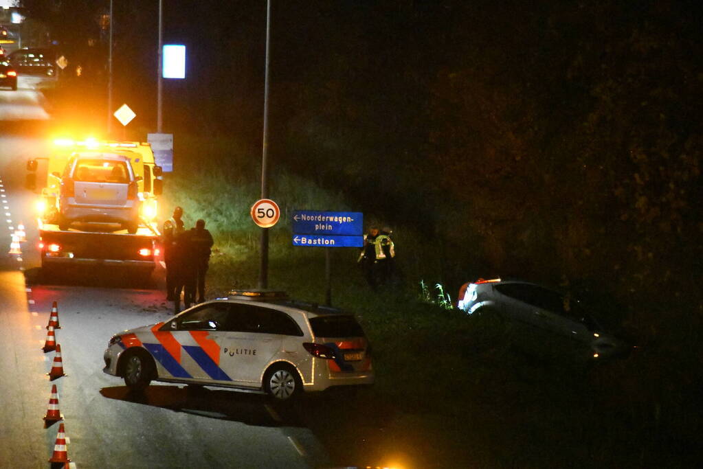 Automobilist verliest macht over stuur en belandt in sloot