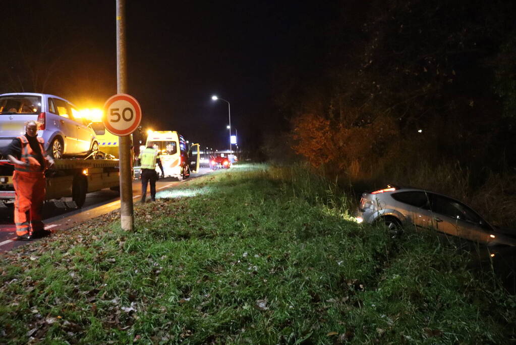 Automobilist verliest macht over stuur en belandt in sloot