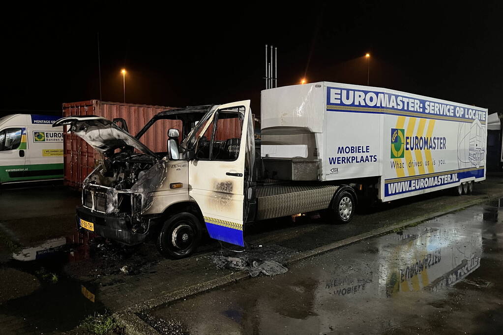 Bus uitgebrand door accu