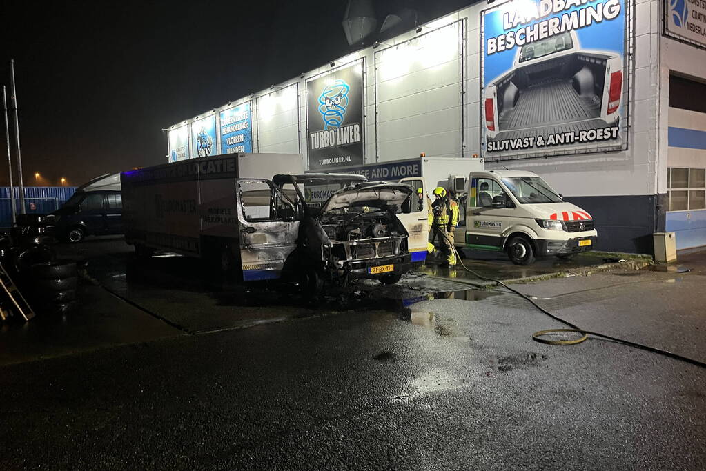 Bus uitgebrand door accu