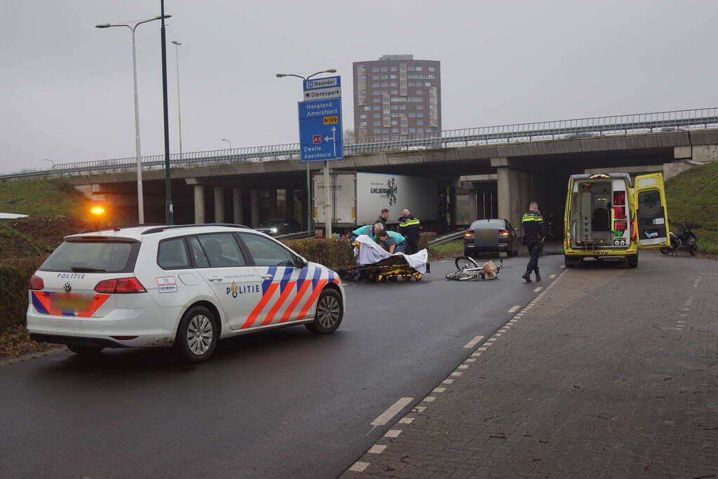 Fietsster gewond bij aanrijding met brommerrijder