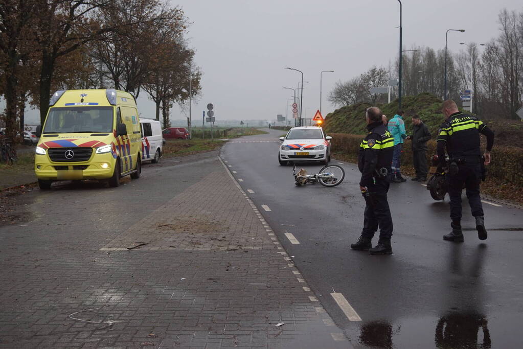 Fietsster gewond bij aanrijding met brommerrijder