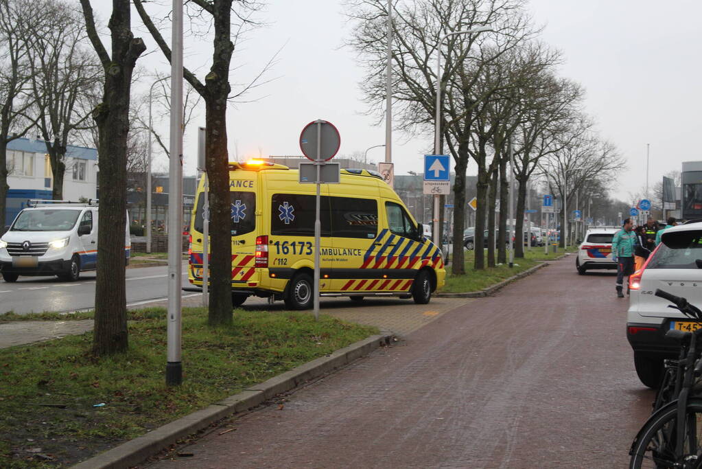 Gewonde en forse schade na kop-staartbotsing