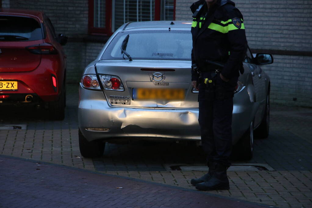 Gewonde en forse schade na kop-staartbotsing