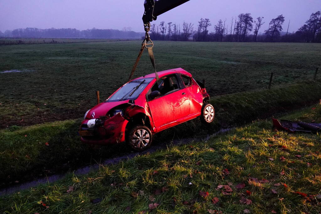 Automobiliste belandt met auto in sloot bij Brucht