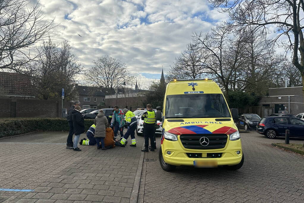 Fietser gewond bij aanrijding met personenauto