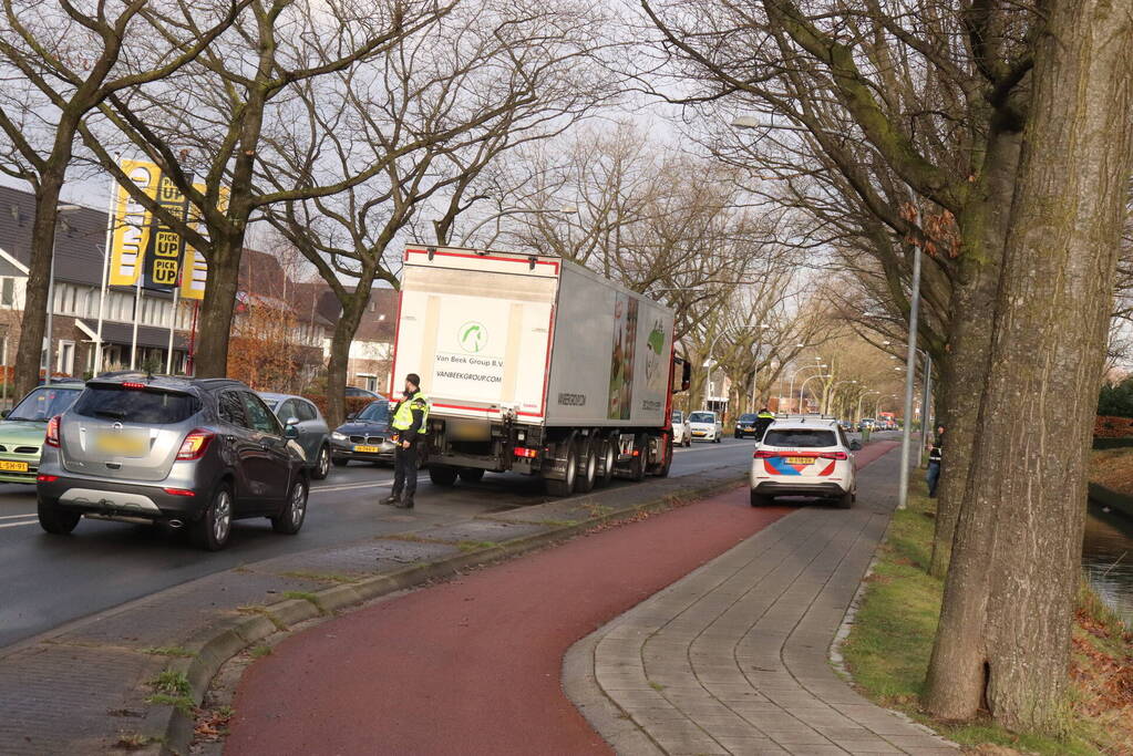 Gestrande vrachtwagen zorgt voor verkeersoverlast