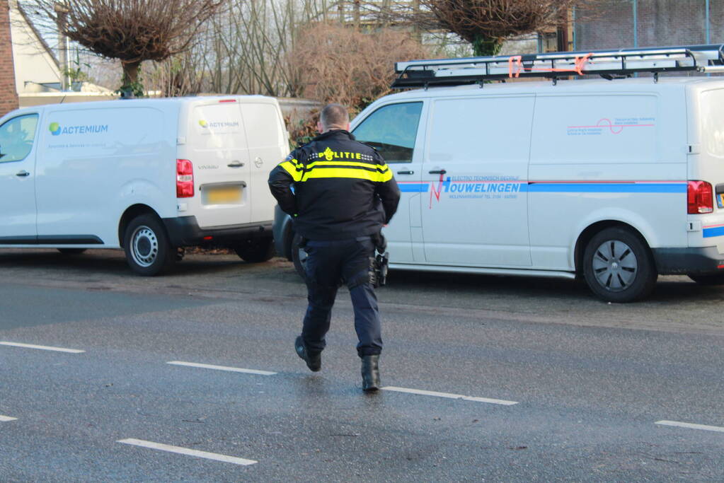 Voetganger aangereden door een bestelbus met laadbak