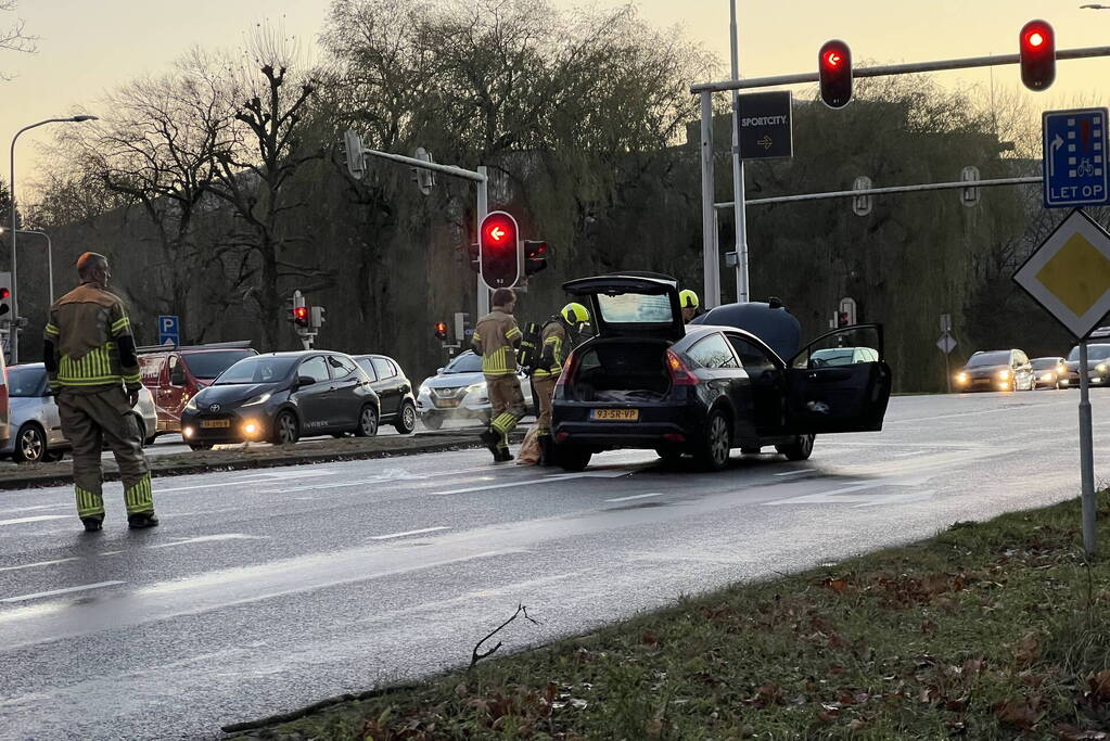 Autobrand snel onder controle