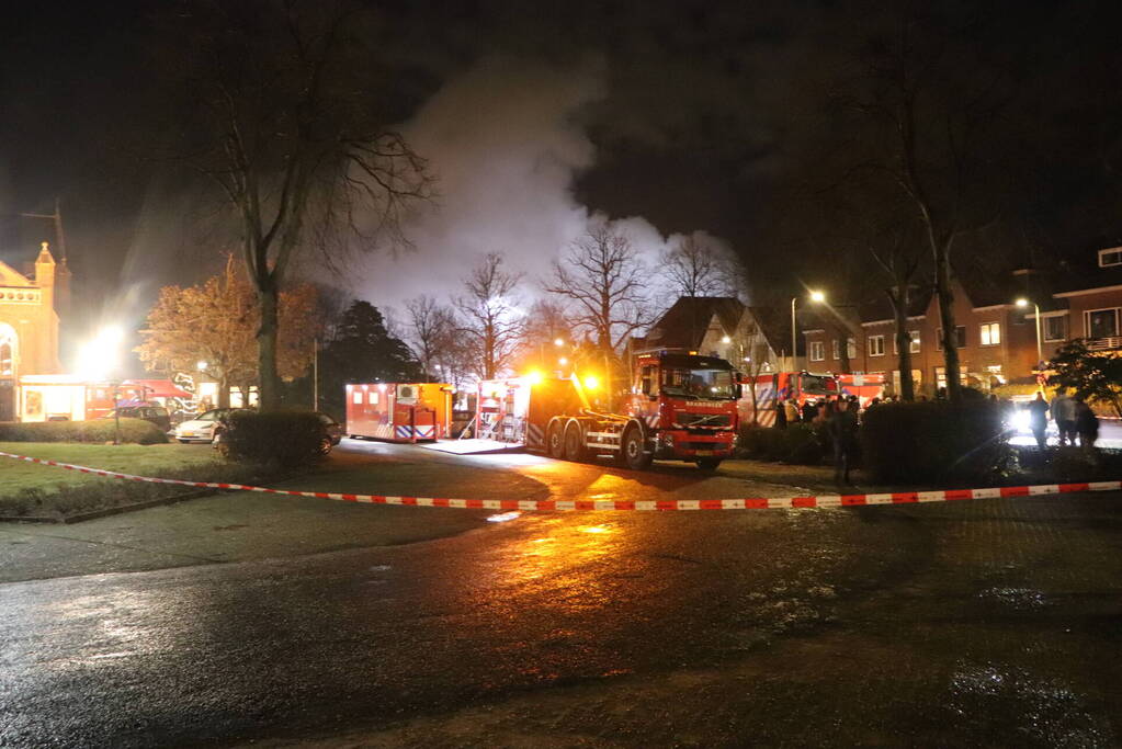 Uitslaande brand zorgt voor veel rookontwikkeling