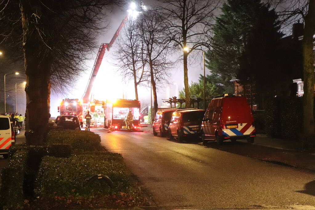 Uitslaande brand zorgt voor veel rookontwikkeling