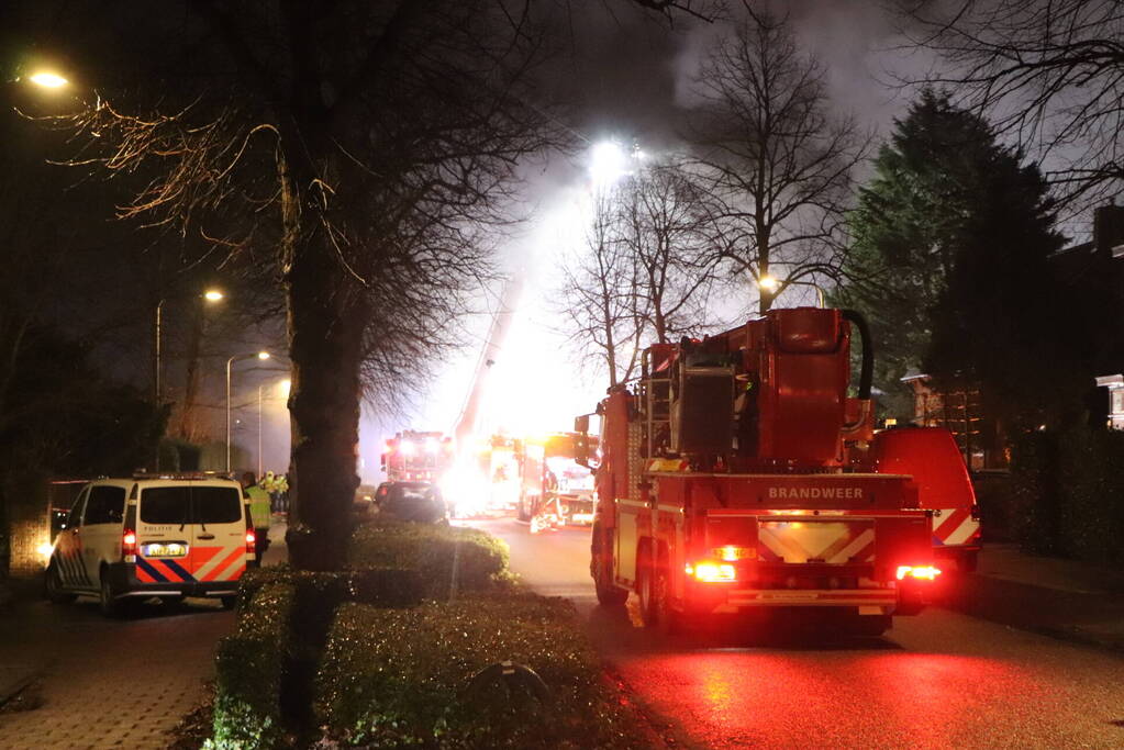 Uitslaande brand zorgt voor veel rookontwikkeling