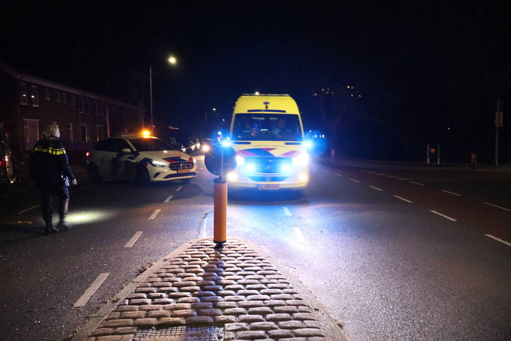 Beknelling bij ongeval tussen bestelbus en personenauto