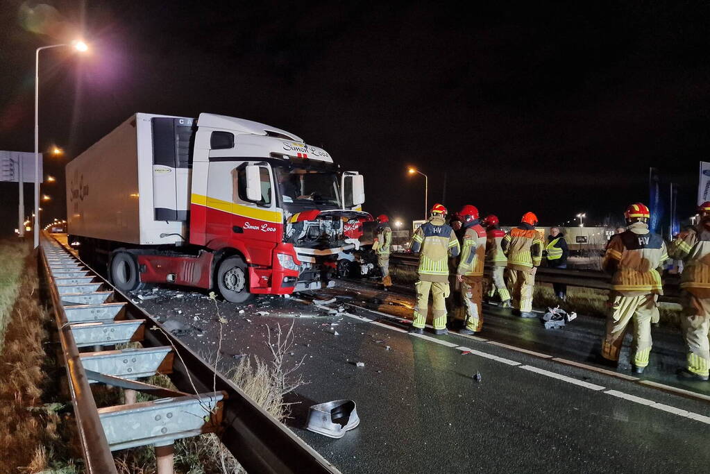 Vier gewonden bij frontale botsing met vrachtwagen