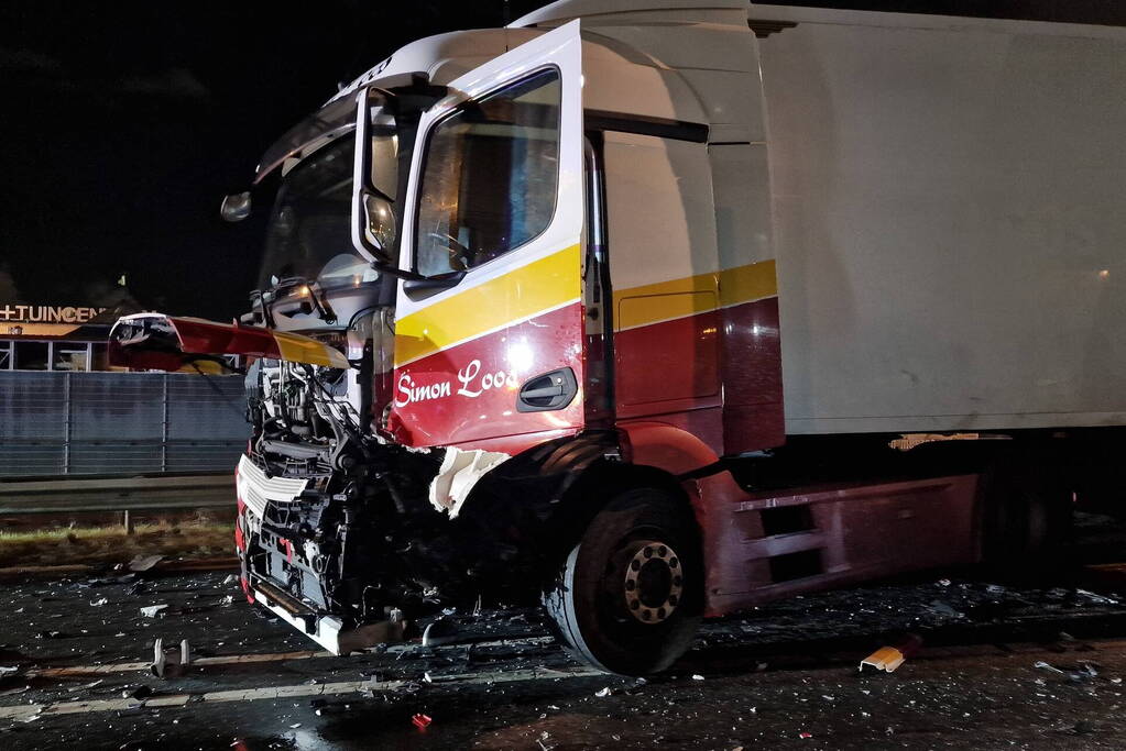 Vier gewonden bij frontale botsing met vrachtwagen