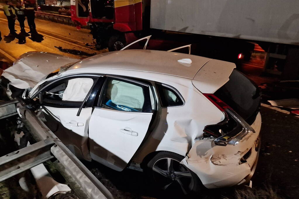 Vier gewonden bij frontale botsing met vrachtwagen