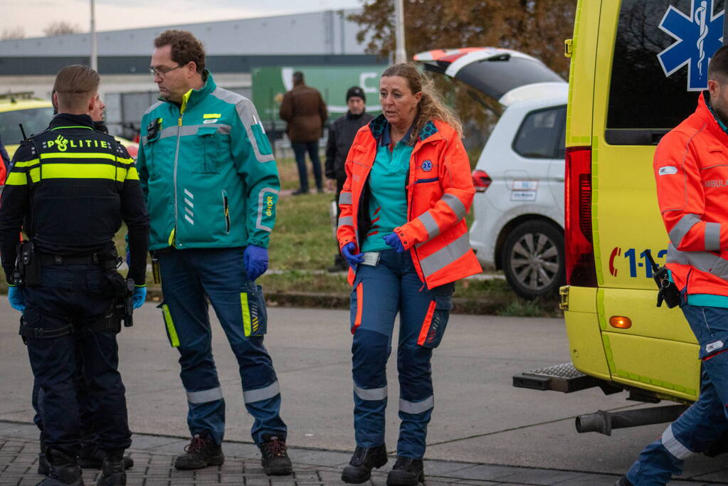 Fietser belandt meters verder na ongeval met vrachtwagen