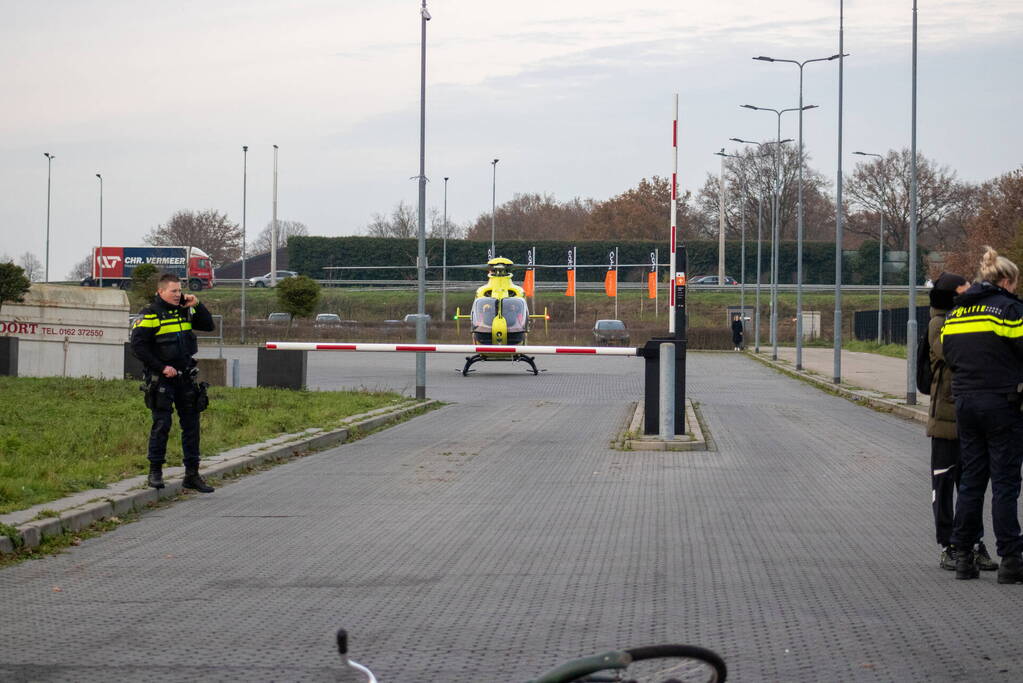 Fietser belandt meters verder na ongeval met vrachtwagen