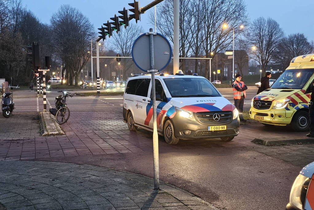 Scooterrijder met fietster in botsing