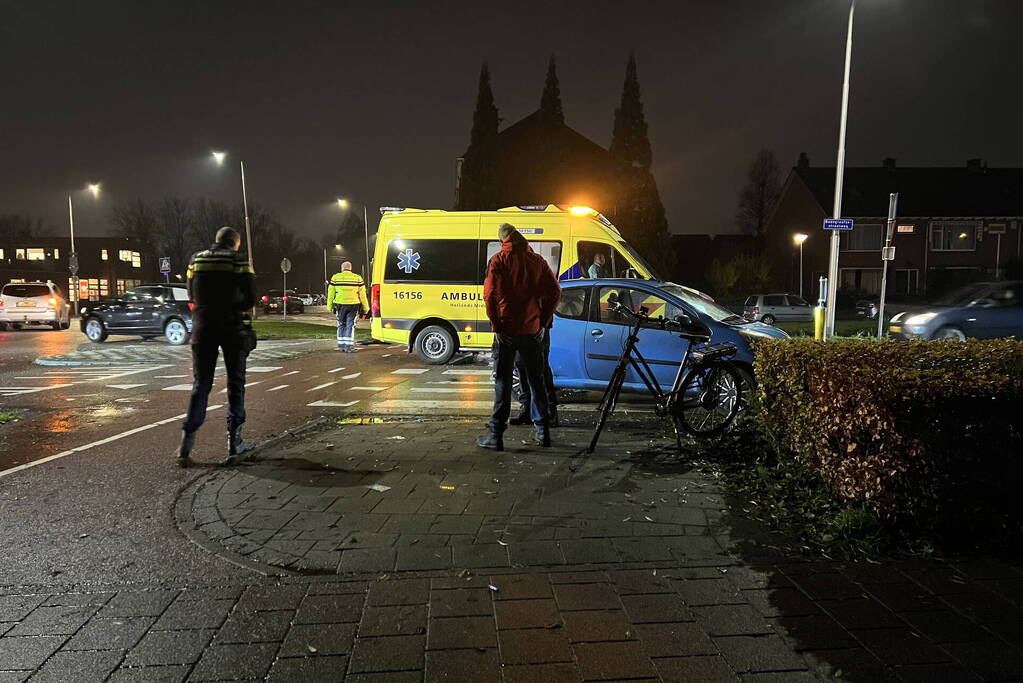 Fietser gewond bij botsing met auto