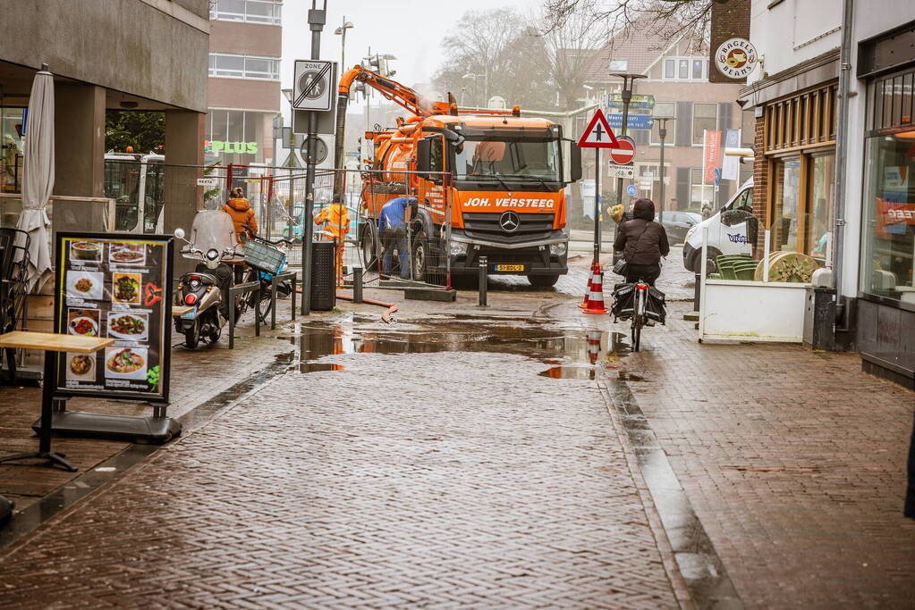 Winkelstraat afgesloten door waterleidingbreuk