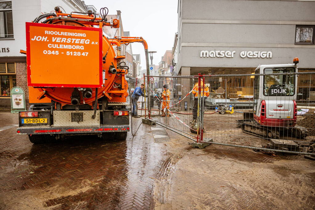 Winkelstraat afgesloten door waterleidingbreuk