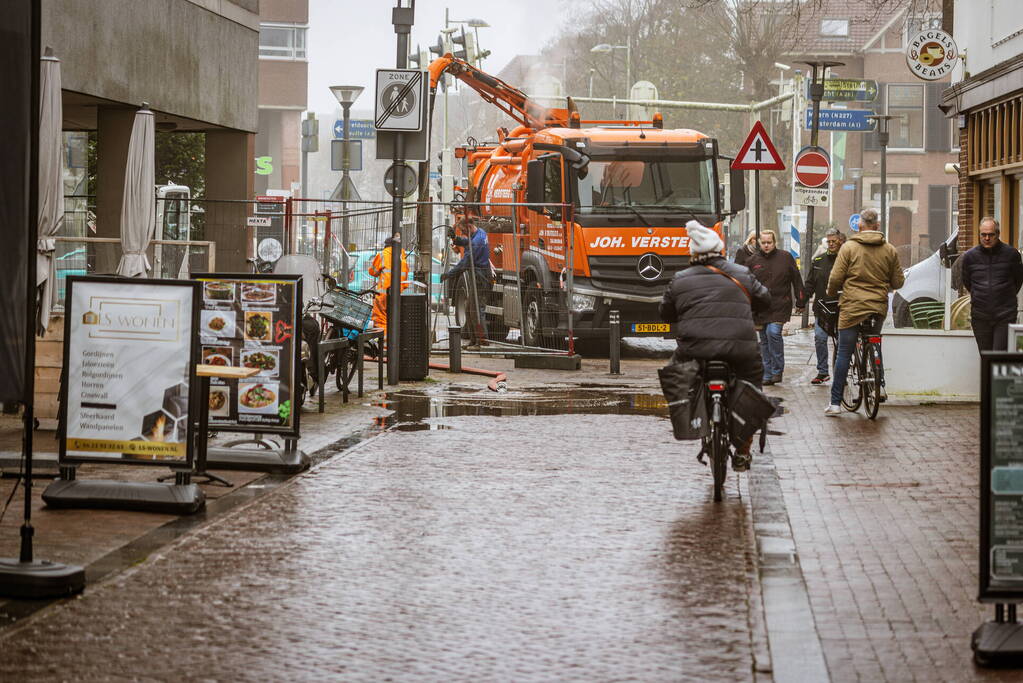 Winkelstraat afgesloten door waterleidingbreuk