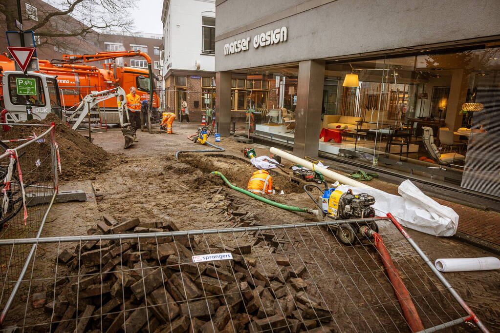 Winkelstraat afgesloten door waterleidingbreuk