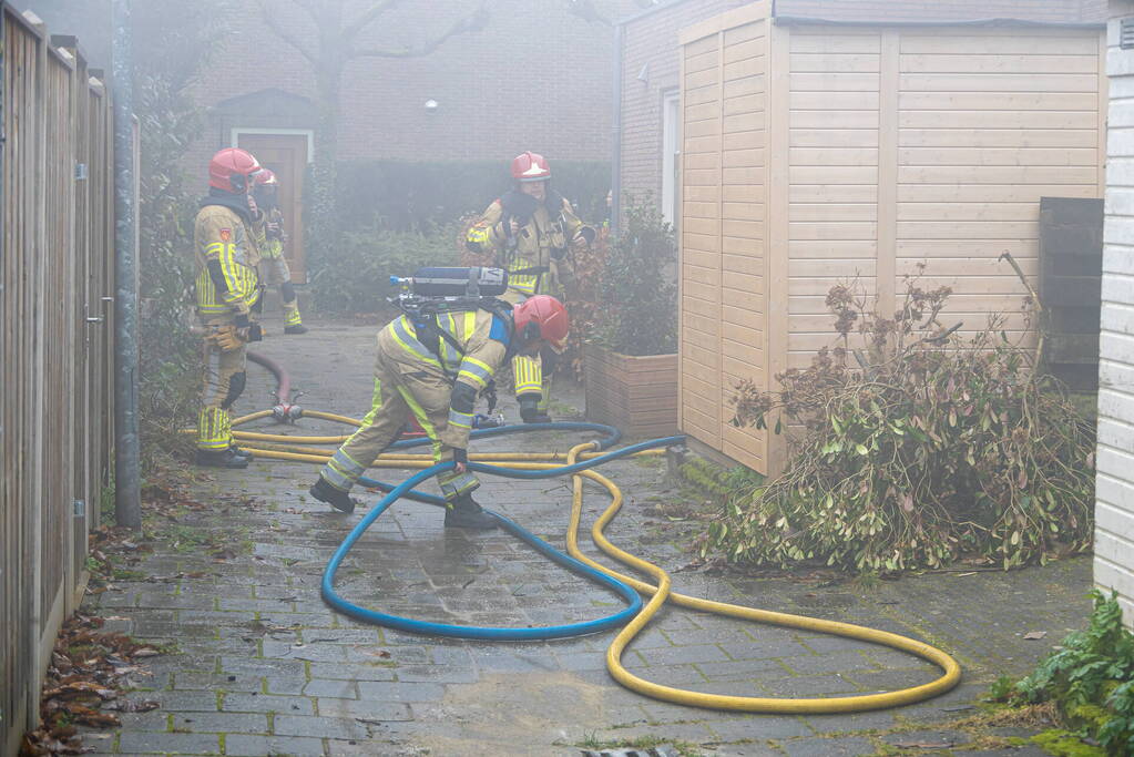 Veel rook bij brand op zolder