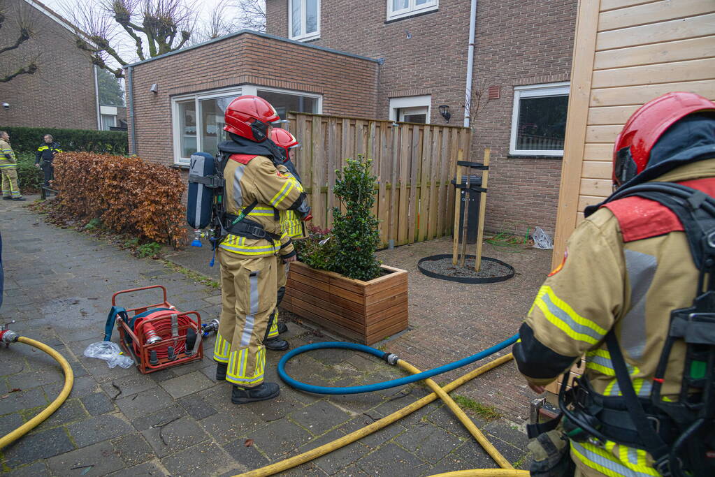 Veel rook bij brand op zolder