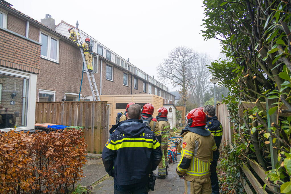 Veel rook bij brand op zolder