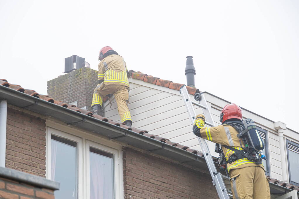 Veel rook bij brand op zolder