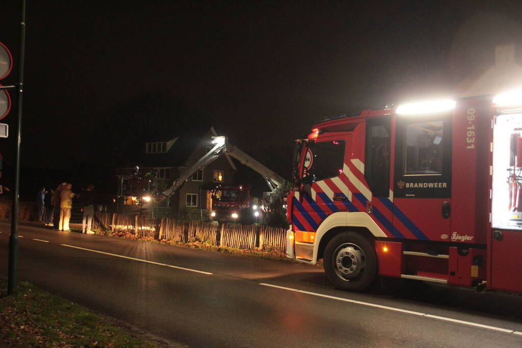 Schoorsteenbrand bij woonboerderij