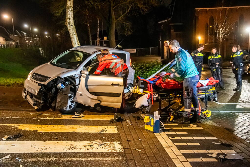 Bestuurster brommobiel gewond bij aanrijding