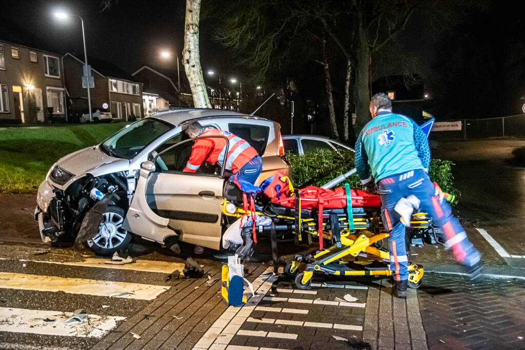 Bestuurster brommobiel gewond bij aanrijding