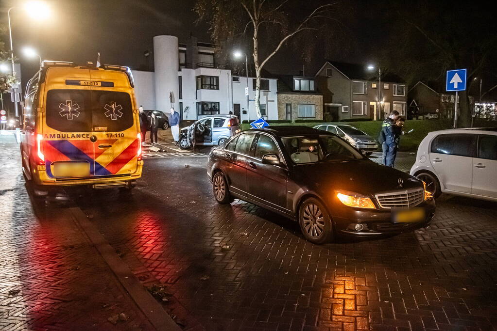 Bestuurster brommobiel gewond bij aanrijding