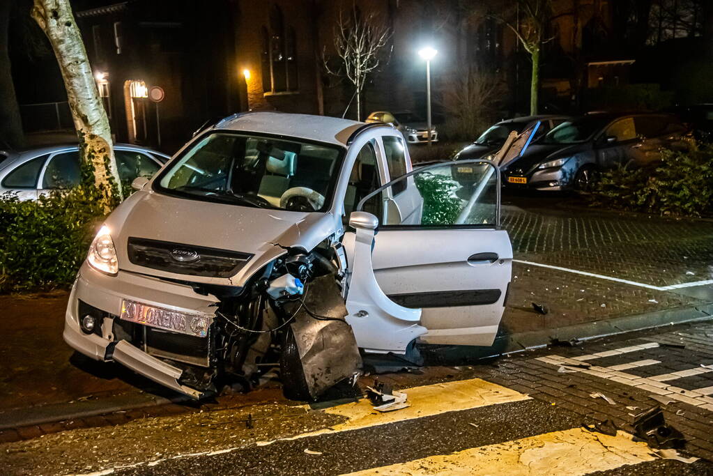 Bestuurster brommobiel gewond bij aanrijding