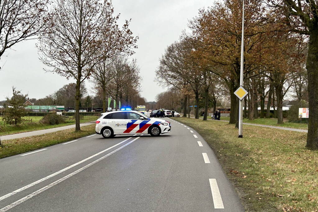 Ravage na frontale botsing tussen drie auto's