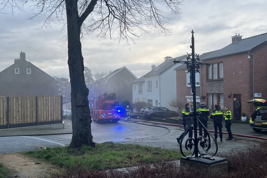 Flinke rookontwikkeling door kelderbrand, twee honden gered