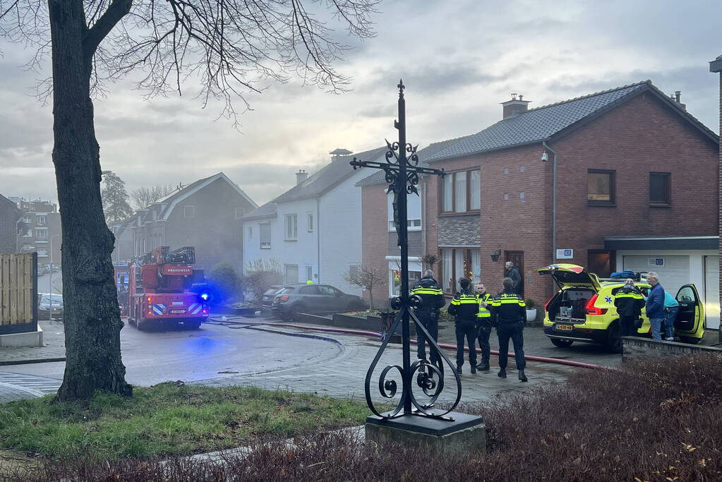 Flinke rookontwikkeling door kelderbrand, twee honden gered